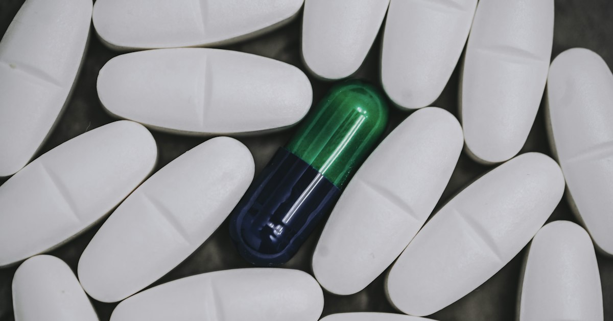 Cabergoline vs Vitamin B6 for Prolactin: What to Choose and for Whom